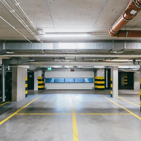 Апартаменты Arcade Old Town With Free Parking