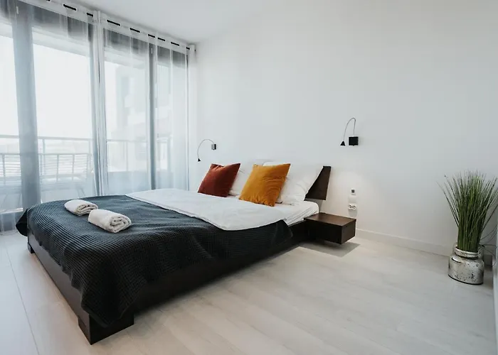 Апартаменты Arcade Old Town With Free Parking