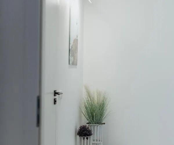 Апартаменты Arcade Old Town With Free Parking