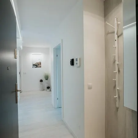 Arcade Old Town With Free Parking Apartment